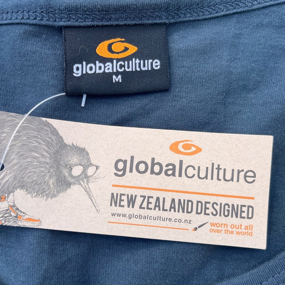 NWT Global Culture "New Zealand fantail" graphic t-shirt - size M - Picture 2 of 5
